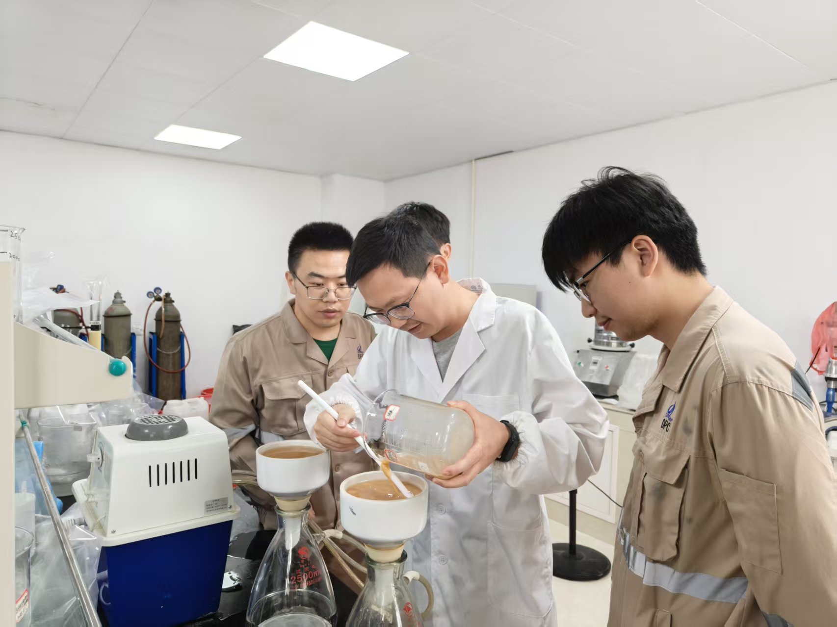 扎根鋰業(yè)，攻堅路上讓“鋰”想花開｜中礦鋰業(yè)研發(fā)部90后工程師徐苗